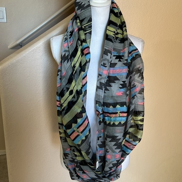 Infinity scarf southwest print in neon colors - Picture 2 of 3